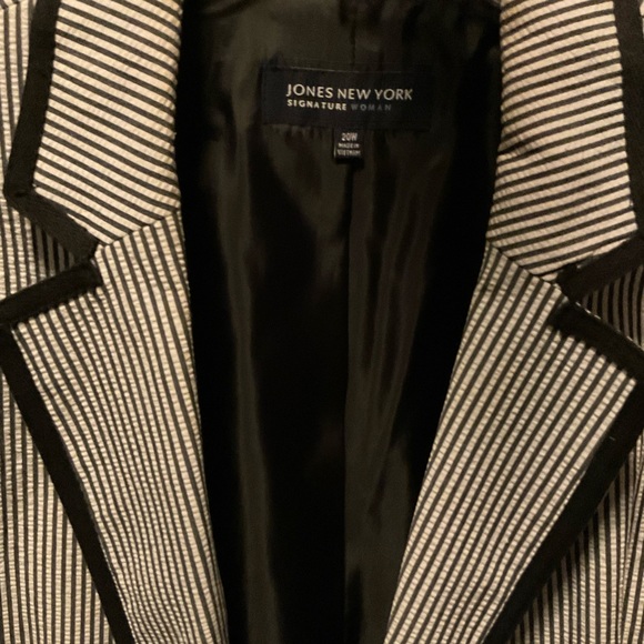 Jones New York Seer Sucker jacket. - Picture 4 of 5